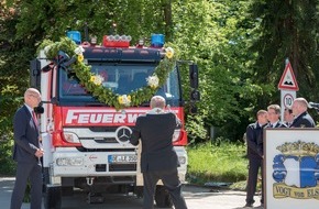 Feuerwehr Lennestadt: FW-OE: Feuerwehrfest mit Fahrzeugeinweihung und strahlendem Sonnenschein