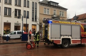 Freiwillige Feuerwehr Lage: FW Lage: Rauchentwicklung im Jobcenter im "Haus Grünewälder" am Marktplatz - 09.01.2017 - 10:38 Uhr