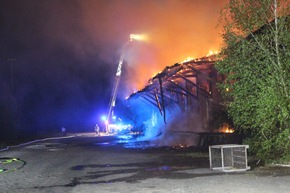 FW Helmstedt: Leerstehende Lagerhalle in Vollbrand