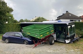 Kreispolizeibehörde Soest: POL-SO: Anröchte-Mellricht - Bus kommt von der Fahrbahn ab. Zwei Verletzte