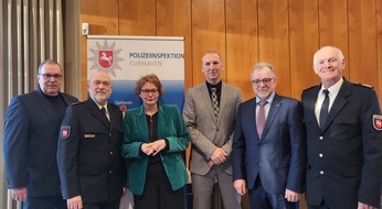 Polizeidirektion Oldenburg: POL-OLD: +++ Die Polizeiinspektion Cuxhaven hat eine neue Leitung +++ Polizeipräsident Johann Kühme führt Polizeidirektor Michael Hasselmann offiziell in sein neues Amt ein +++