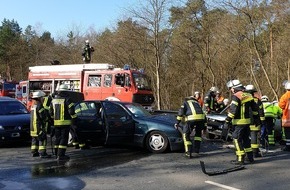 Polizeiinspektion Celle: POL-CE: Schwerer Verkehrsunfall auf dem Wilhelm-Heinichen-Ring