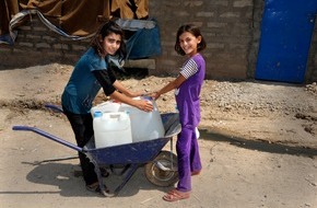 Bündnis Entwicklung Hilft: Bündnis Entwicklung Hilft bittet um Spenden für die Menschen im Nordirak und in Syrien / Hundertausende Menschen sind auf der Flucht vor der IS-Miliz und brauchen Schutz und Unterstützung (FOTO)