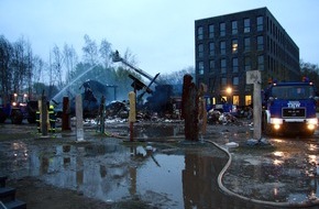Feuerwehr Essen: FW-E: Feuer auf Zeche Zollverein, "Haus auf Zeit" ein Raub der Flammen, Fortschreibung