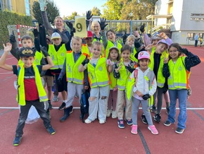 Comunicato stampa: «Dai bambini dei giardini d’infanzia ai CEO: la Svizzera si fa bella»