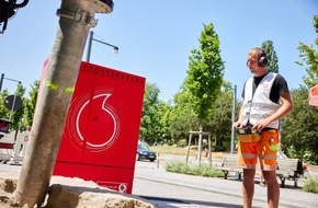 Vodafone GmbH: Erster grüner Spatenstich Deutschlands in Freiburg: Vodafone bringt mit nachhaltiger Ausbautechnik noch mehr Glasfaser ins Netz