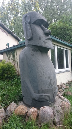 Polizeidirektion Lübeck: POL-HL: HL-St. Jürgen   :

Abbild einer "Moai"- Statue der Osterinseln verschwunden