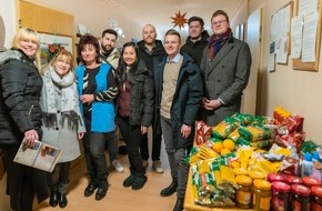 Jens Rabe: Gabentisch zum Nikolaustag - Jens Rabe Academy erneut zu Spendenbesuch im Obdachlosenheim "Regenbogenhaus" in Zwickau