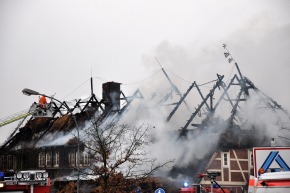 POL-WL: Reetdachhaus abgebrannt