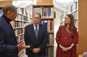 Zentralrat Deutscher Sinti und Roma: Vertreter des United States Holocaust Memorial Museums informieren sich im Dokumentationszentrum Deutscher Sinti und Roma