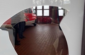 Polizei Rheinisch-Bergischer Kreis: POL-RBK: Leichlingen - Hydraulikwerkzeuge aus Feuerwehrfahrzeug gestohlen