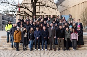 F&uuml;rstentum Liechtenstein: Regierungsrat Emanuel Sch&auml;dler trifft sich mit Jugendparlament Dietmannsried