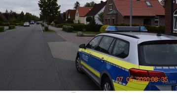 Polizeiinspektion Wilhelmshaven/Friesland: POL-WHV: Angezeigte Verkehrsunfallflucht in Schortens (FOTO) - E-Bike-Fahrer wurde verletzt- Polizei sucht einen roten Pkw und Zeugen