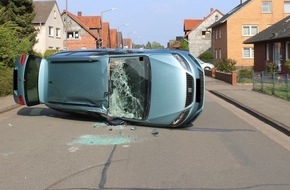 Polizei Minden-Lübbecke: POL-MI: Verkehrsunfall mit Personenschaden - Pkw überschlägt sich