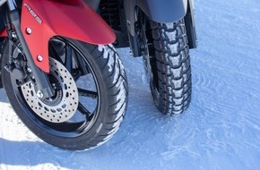 Touring Club Schweiz/Suisse/Svizzero - TCS: Test TCS : les pneus d'hiver sont-ils utiles pour les scooters ?