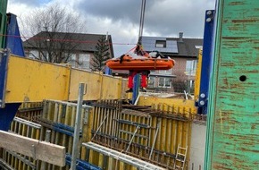 Feuerwehr Oberhausen: FW-OB: Arbeitsunfall auf einer Tiefbaustelle