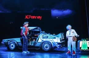 Stage Entertainment GmbH: DeLorean im Anflug auf die Reeperbahn: ZURÜCK IN DIE ZUKUNFT – Das Musical ab Frühjahr 2026 in Hamburg