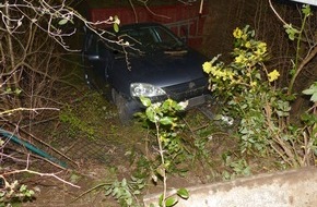 Polizei Minden-Lübbecke: POL-MI: Mutmaßlich unter Drogen: Autofahrer (19) flüchtet von Unfallort