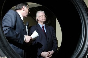 Goodyear Germany GmbH: 250 Millionen Euro Investitionen seit 2001 - Klares Bekenntnis zum Industriestandort Deutschland / Goodyear Dunlop Tires Germany eröffnet Anlage für Serienproduktion von Runflat-Reifen in Hanau