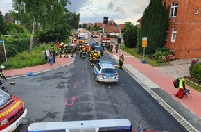 Polizeiinspektion Stade: POL-STD: Zwei zum Teil schwer verletzte Autofahrer bei Unfall in Jork