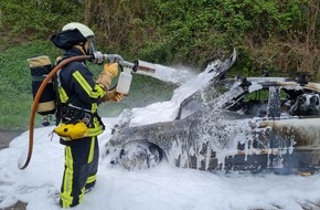 Feuerwehr Bochum: FW-BO: PKW in Vollbrand sorgt für Vollsperrung auf der BAB 43