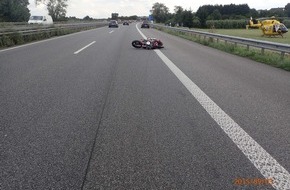 Verkehrsdirektion Mainz: POL-VDMZ: A 60 zwischen Bingen-Ost und Ingelheim-West
Donnerstag, 3. September 2015, 12:35 Uhr
Motorrad fährt auf LKW auf - Kradfahrer schwer verletzt