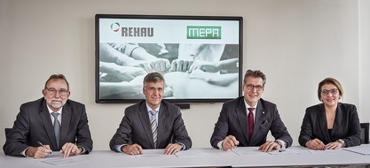 REHAU AG + Co: Wachstumskurs: REHAU stärkt seine Position als Systemlieferant durch Akquisition des Sanitärtechnikherstellers MEPA
