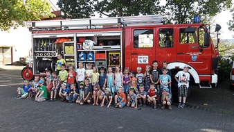 Feuerwehr der Stadt Arnsberg: FW-AR: Pilotprojekt der neuen Arnsberger Kinderfeuerwehr in Oeventrop und Rumbeck gestartet