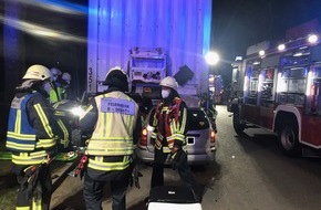 Feuerwehr Bochum: FW-BO: Verkehrsunfall mit einer schwer eingeklemmten Person