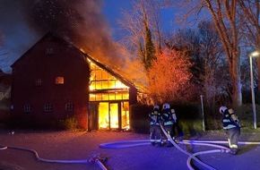 Freiwillige Feuerwehr Aurich: FW-AUR: Feuer bedroht Altenheim