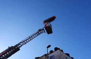 Feuerwehr Stuttgart: FW Stuttgart: Küchenbrand mit schwerverletzter Person