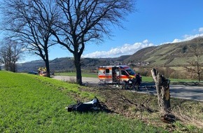 Polizeiinspektion Lauterecken: POL-PILEK: Schwerer Unfall auf der L234 - Motorradfahrer kollidiert mit Baum