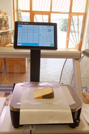 Pressetext: Allgäuer Glücksmomente auf Bestellung - Bio-Schaukäserei Wiggensbach bietet handgefertigte Käseprodukte jetzt auch im Online-Shop an
