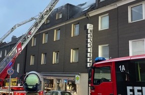 Feuerwehr Essen: FW-E: Dachstuhlbrand in der Innenstadt von Essen-Kray