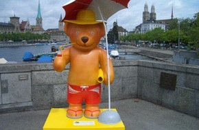 Coca-Cola Schweiz GmbH: Endlich sind sie da! 20 Coca-Cola Teddy's schmücken Zürich's Strassen und Plätze