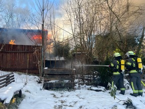 FW-AR: Brand in Gartenhütte erfolgreich gelöscht- Umfangreicher Einsatz der Feuerwehr