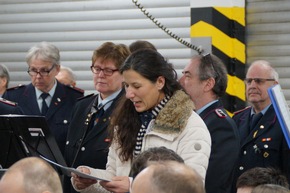 FW Wathlingen: &Uuml;bergabe eines Tankl&ouml;schfahrzeuges und eines Logistikanh&auml;ngers an die Ortsfeuerwehr Adelheidsdorf