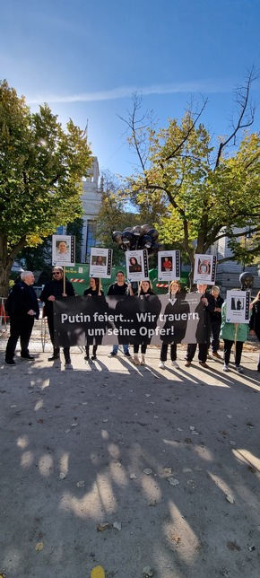GfbV-Aktion vor der russischen Botschaft: Trauergrüße nach Moskau