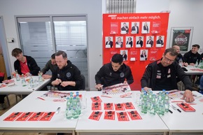 Autogrammstunde in der Filiale Zollstock