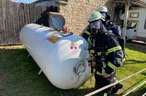 Feuerwehr Herdecke: FW-EN: 4800 Liter Propangastank leckte in der Gahlenfeldstraße