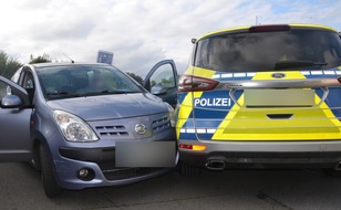 Kreispolizeibehörde Herford: POL-HF: Zusammenstoß mit Streifenwagen - Unfallbeteiligte fährt unter Alkoholeinfluss