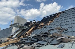 Feuerwehr Dortmund: FW-DO: Dachstuhlbrand im Kreuzviertel - niemand wurde verletzt