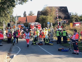 FW-SE: Großübung von Feuerwehr und Rettungsdienst in Wakendorf I