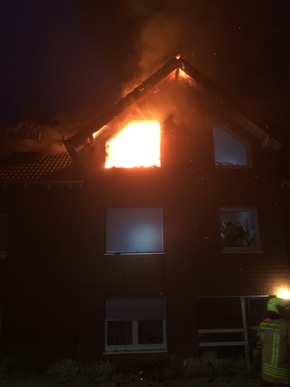 FW-Stolberg: Zwei Schwerverletze und hoher Sachschaden bei Hausbrand - Feuer SOS
