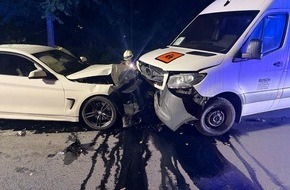 Feuerwehr Plettenberg: FW-PL: Ortsteil B&ouml;ddinghausen - Verkehrsunfall mit gro&szlig;en Mengen ausgelaufenen Motor&ouml;ls