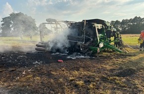 Kreisfeuerwehr Rotenburg (W&uuml;mme): FW-ROW: Presse auf Feld in Vollbrand