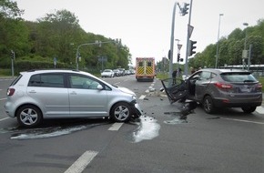 Polizei Aachen: POL-AC: Drei Verletzte bei Unfall
