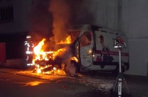 Polizei Minden-Lübbecke: POL-MI: Kleintransporter steht in der Nacht plötzlich in Flammen
