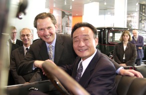 Audi AG: Stellvertretender Ministerpräsident Chinas Wu Bangguo besucht Audi