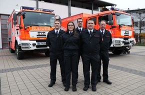 Feuerwehr Bergisch Gladbach: FW-GL: Erfolgreicher Abschluss, neue Laufbahnen und langjährige Treue: Feuerwehr Bergisch Gladbach feiert zahlreiche Ehrungen und Ernennungen